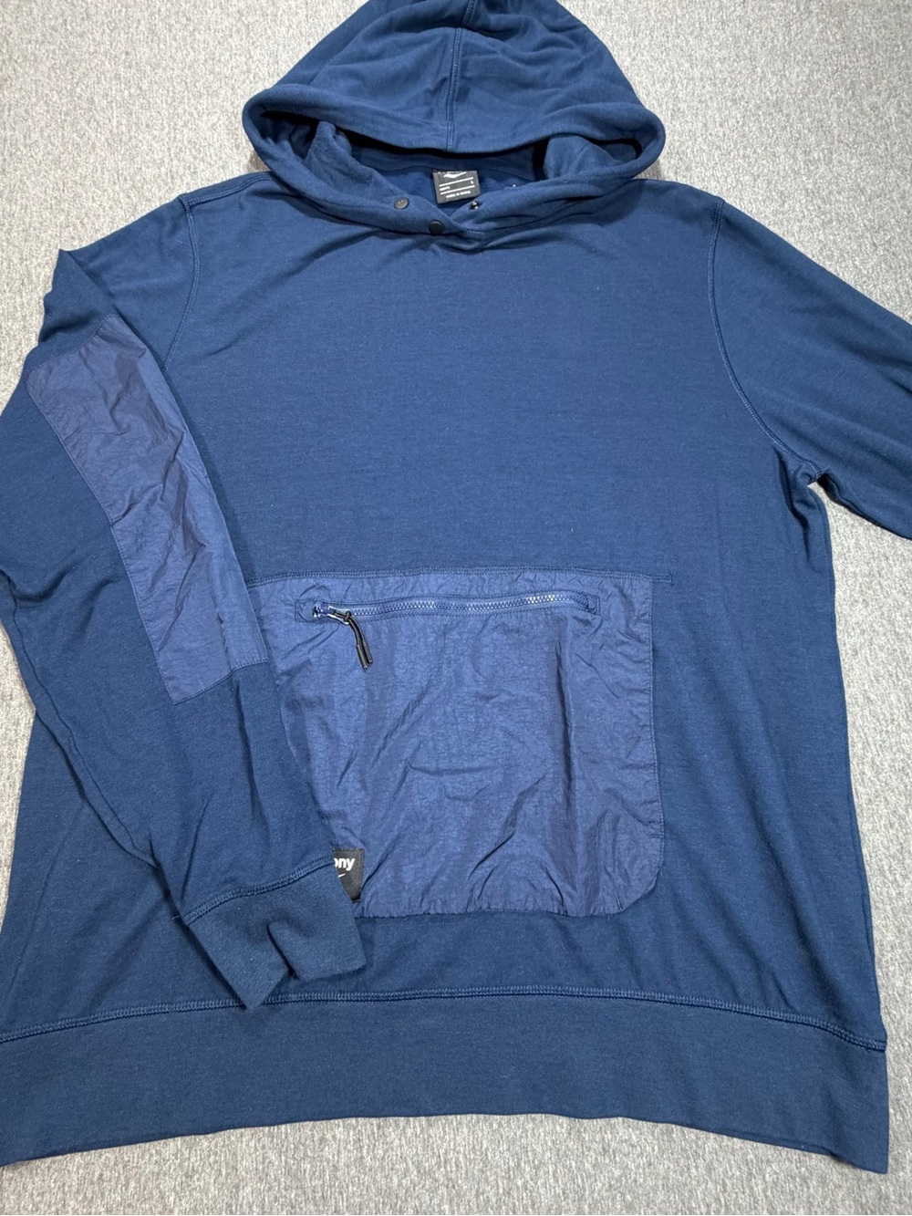 Saucony Men's Large Navy Hooded Pullover with Front Zip Pocket Panel Hoodie